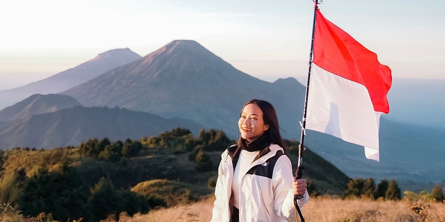 Foto-foto Keseruan Perjalanan Yura Yunita saat Naik Gunung Prau, Takjub Melihat Keindahan 'Milky Way'