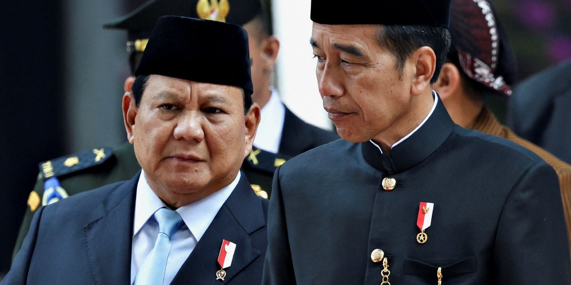 VIDEO: Kejutan Prabowo Bisik-Bisik ke Jokowi, Luhut Datang Langsung Beri Hormat