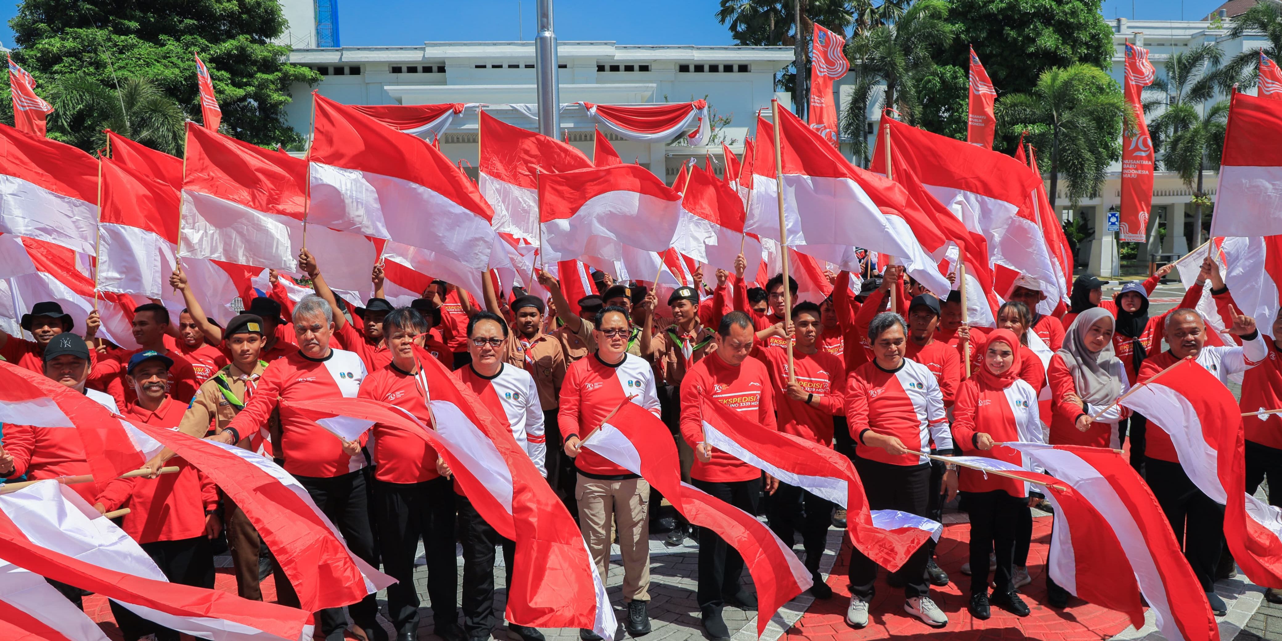 Tidak Banyak yang Tahu, Ternyata Ada Aturan Pasang Umbul-Umbul HUT RI