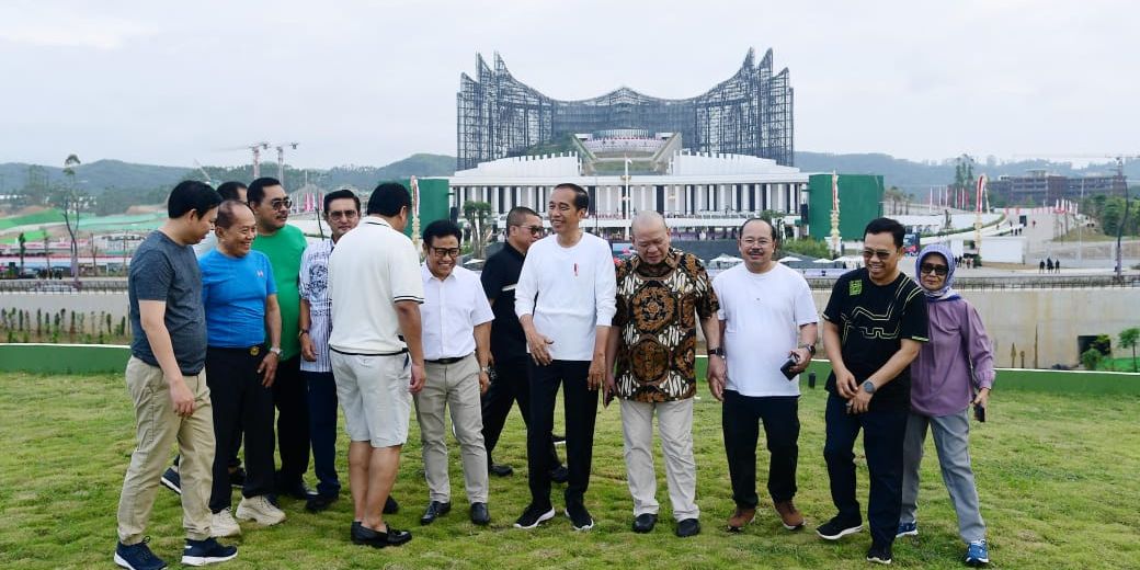 Jelang Upacara HUT ke-79 RI, Jokowi Ajak Cak Imin Keliling IKN