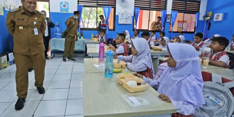 Wamentan Minta Susu Tidak Dimasukkan dalam Program Makan Bergizi Gratis Jika Masih Impor