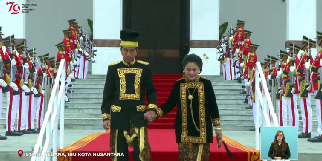 Salah Satunya Dikenakan Jokowi, Kesultanan Kutai Kartanegara Ternyata Punya Banyak Baju Adat yang Fungsinya Berbeda