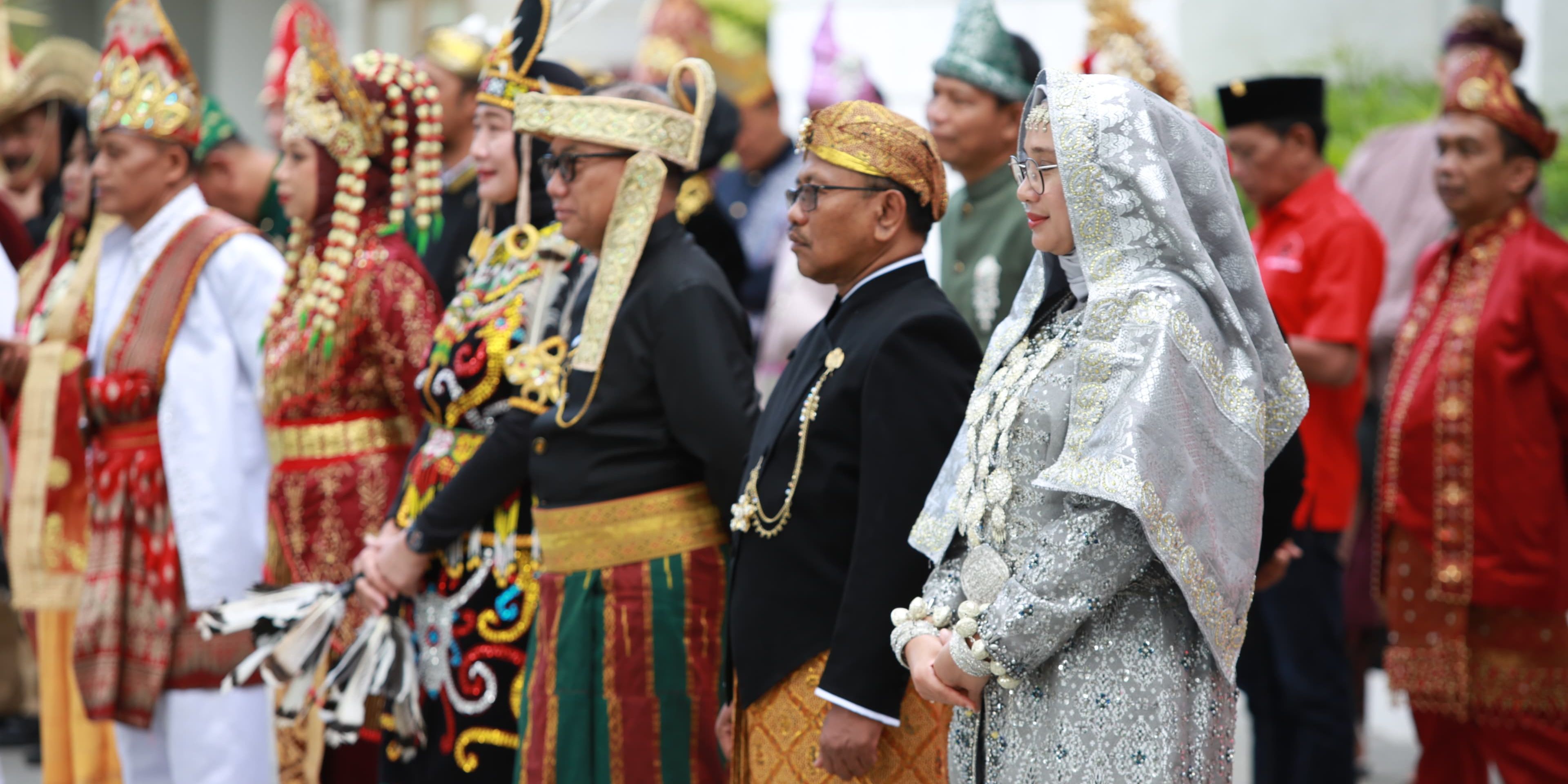 Parade Busana Adat Nusantara di Upacara Kemerdekaan RI Banyuwangi