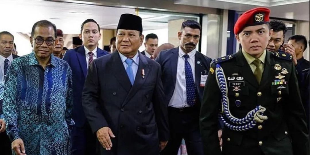 Dikawal Mayor TNI Teddy, Prabowo Pilih Jalan di Luar Karpet Merah saat Upacara Kemerdekaan di IKN