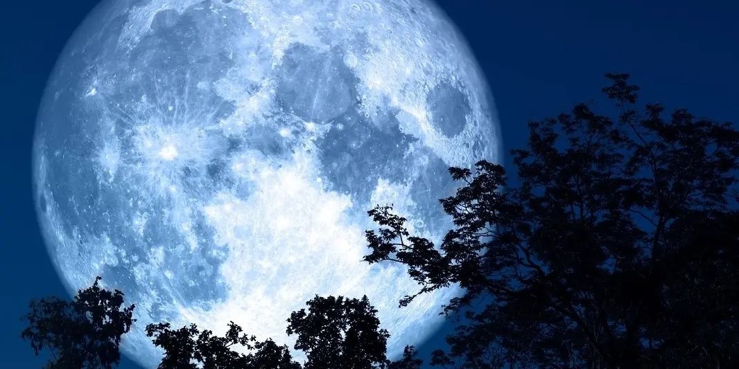 Jangan Sampai Terlewat! Super Blue Moon yang Langka Akan Mencapai Puncaknya Dini Hari Nanti