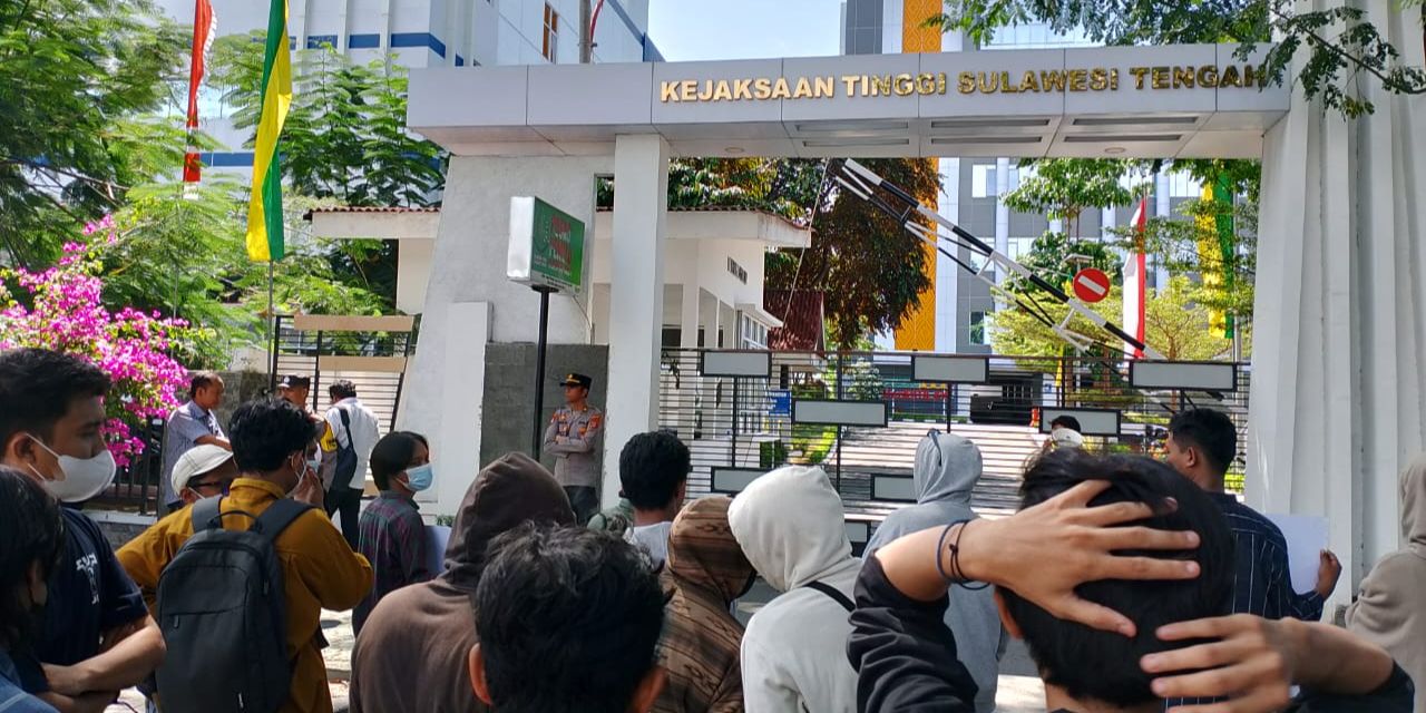 Massa Demo Desak Usut Dugaan Korupsi Anggaran Rp5 M per Kecamatan, Begini Tanggapan Kejati Sulteng