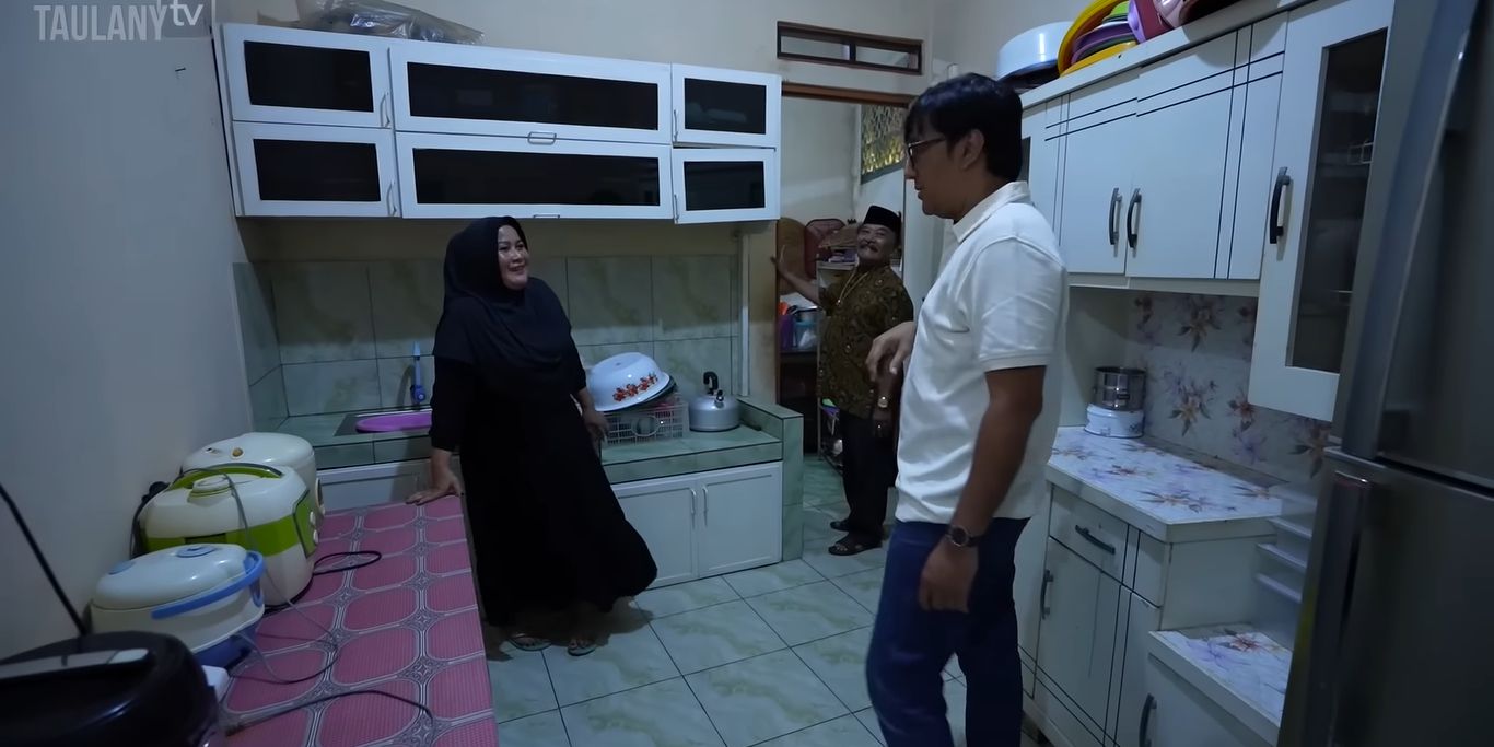 Dikenal Sultan Jombang, Potret Sederhana Dapur di Rumah Haji Bolot Bikin Salfok