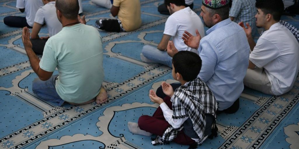 Bapak ini Ajari Anaknya Ngaji Pakai Bahasa Sederhana Bikin Cepat Hafal, Ada Mangkuk Bakso Hingga Bebek Jomblo