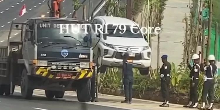 Viral di Media Sosial, Mobil yang Parkir di Jalur Kereta Otonom IKN Ditarik Derek