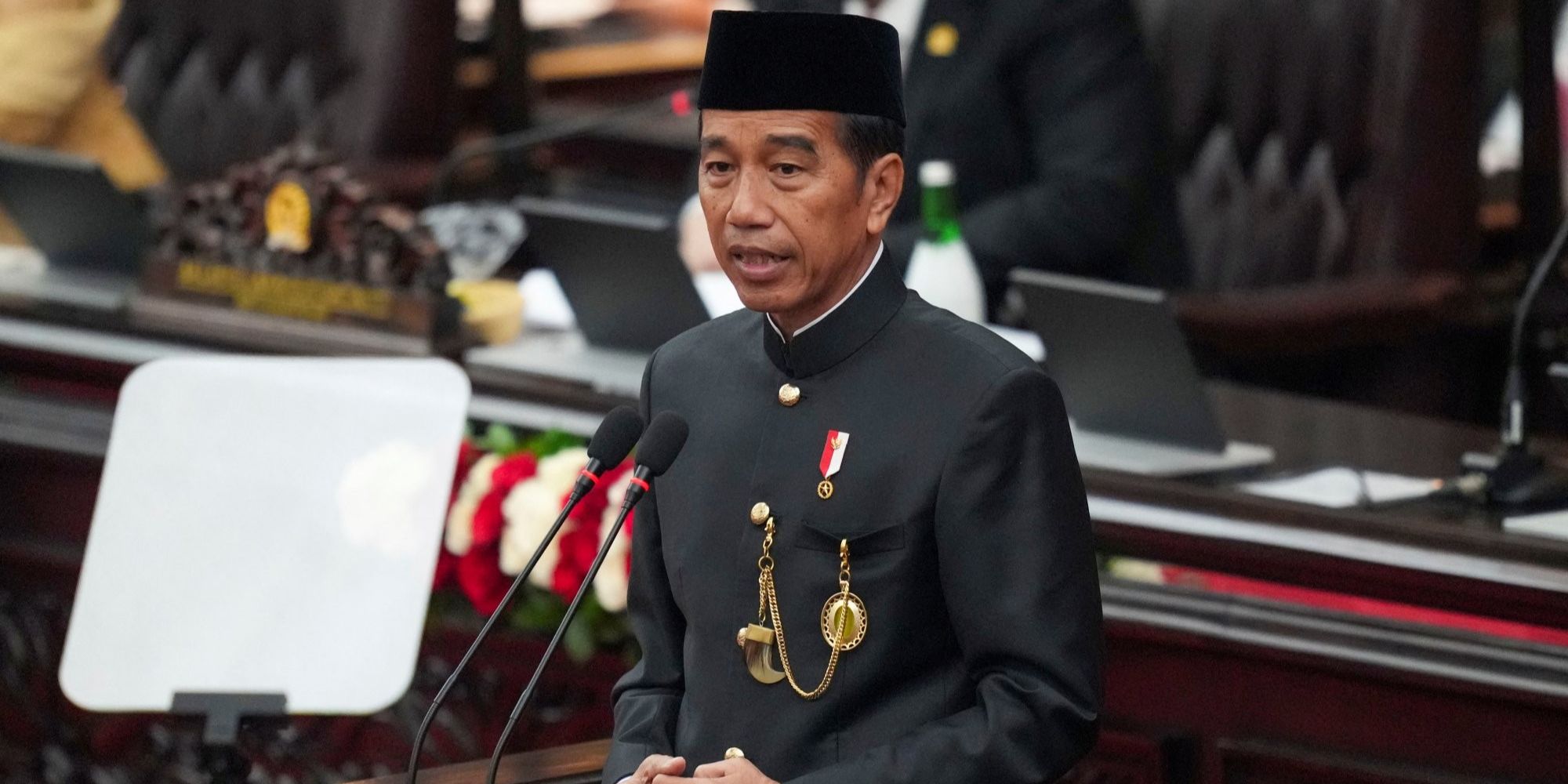 Momen-momen Jokowi Naikkan Tunjangan Pegawai Penyelenggara Pemilu Jelang Hari H