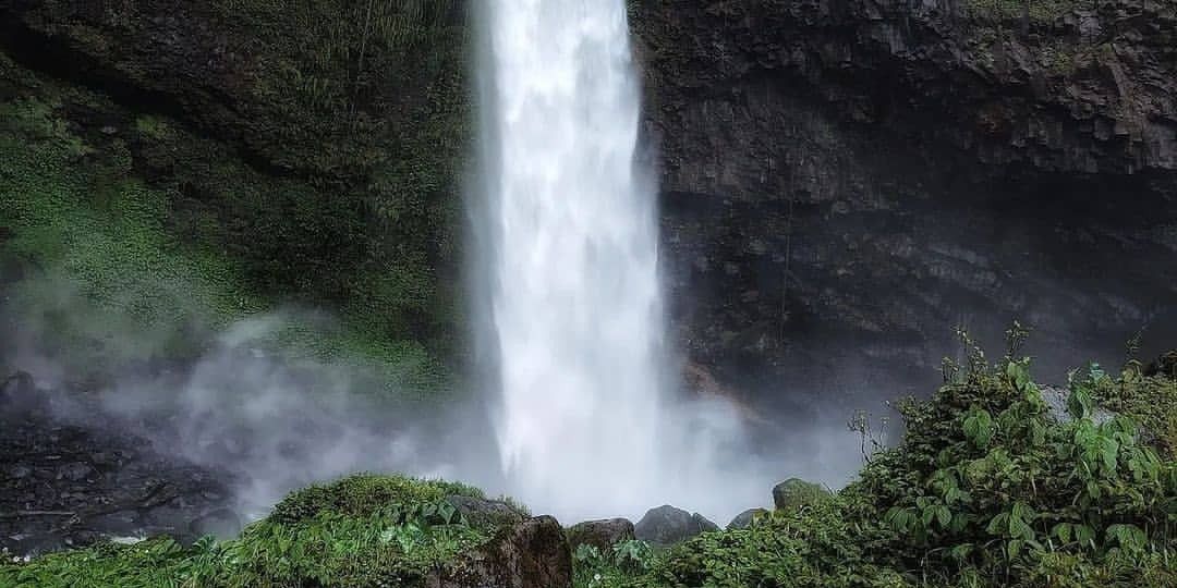 Rutenya Lintasi Gunung, Begini Pesona Cantik Curug Ciparay Tasikmalaya yang Tersembunyi