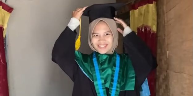 Tidak Mengenal Malu dan Gengsi, Gadis Desa Cantik Lulus Kuliah  Cari Rongsokan