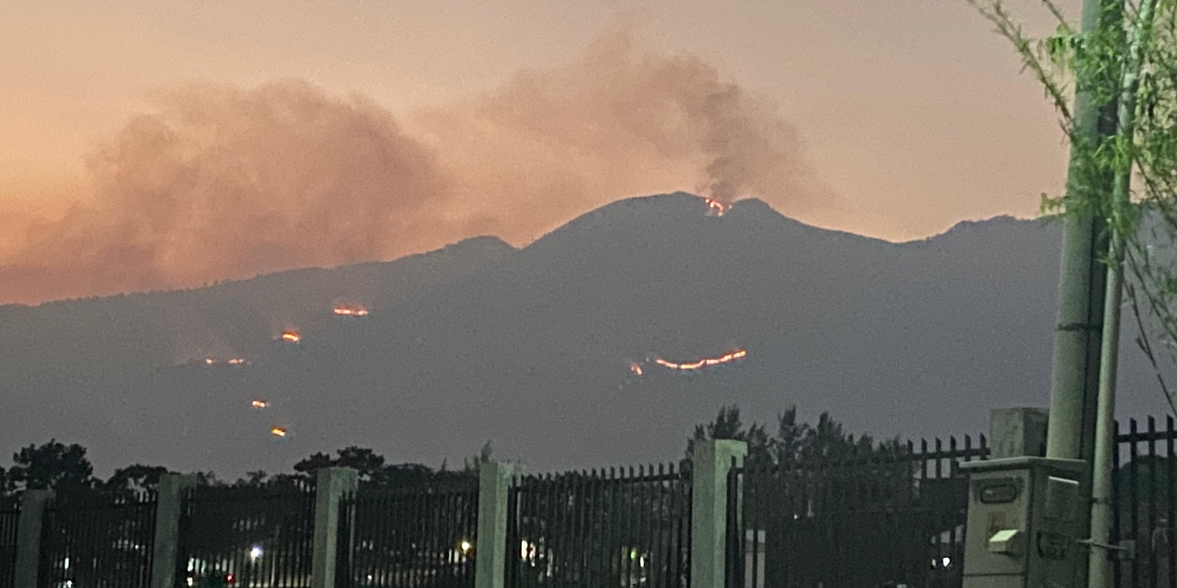 Imbas Kebakaran, Gunung Guntur Ditutup untuk Pendakian