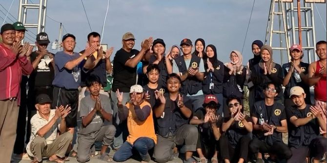 Tak Hanya Pasang Plang, Aksi Mahasiswa KKN Kompak Bangun Gapura dan Penunjuk Jalan Ini Viral