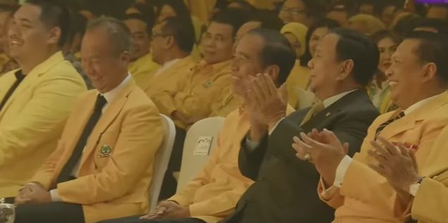 Bahlil Pangling Jokowi Pakai Baju Kuning & Mengira Kader Golkar Baru: Saya Pikir-Pikir Paten juga Barang Ini