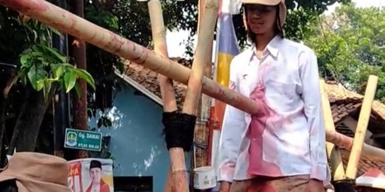 Viral Wanita Ungkap Rahasia di Balik Orang ‘Ditusuk’ Bambu Runcing saat Karnaval, Begini Caranya