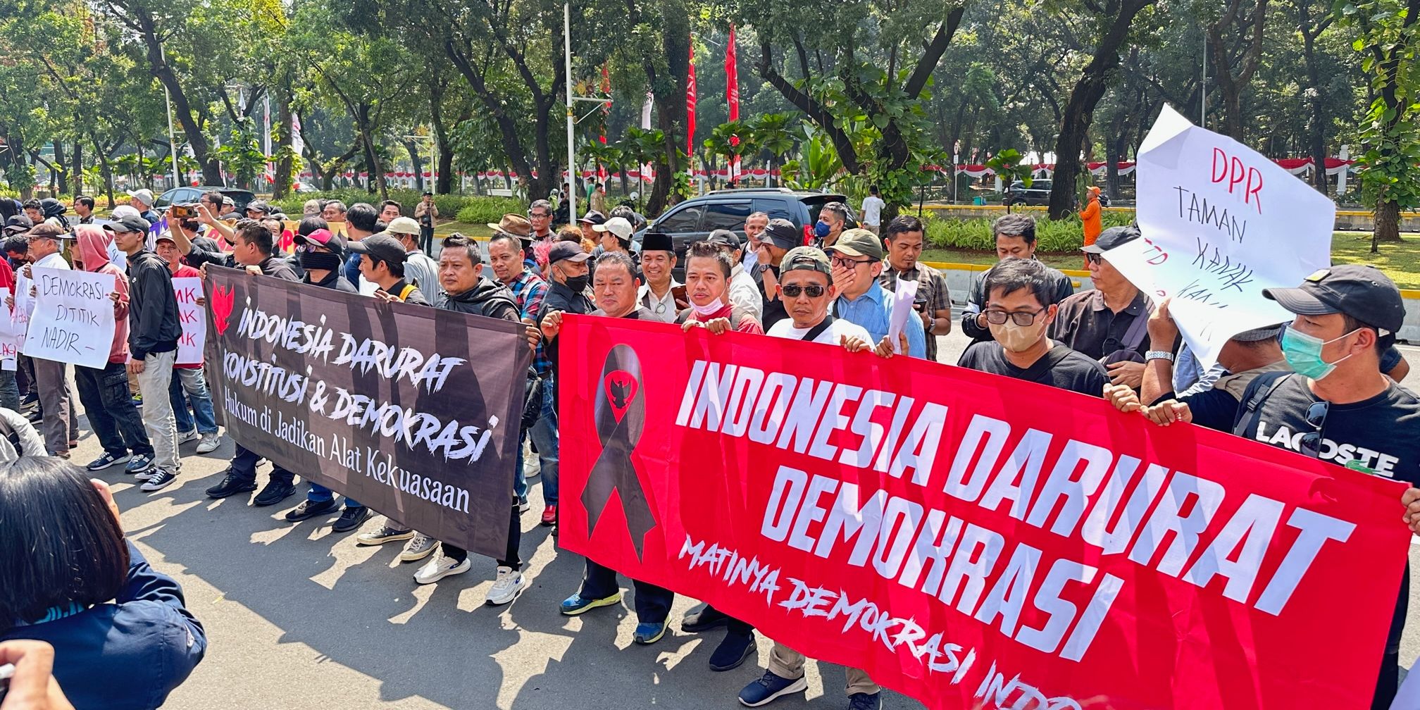 Situasi Terkini Demo 22 Agustus 2024, Massa Berdatangan ke MK Jalan Medan Merdeka Barat Ditutup