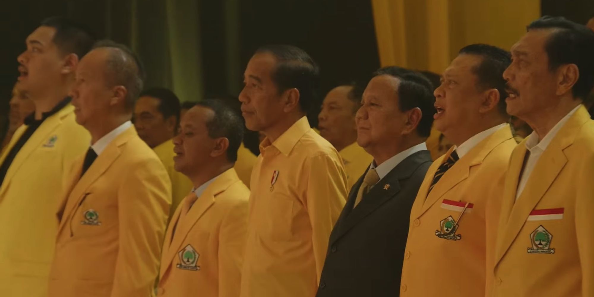 VIDEO: Jokowi Blak-blakan Kenakan Baju Kuning di Munas Golkar, Ternyata ini Niatnya