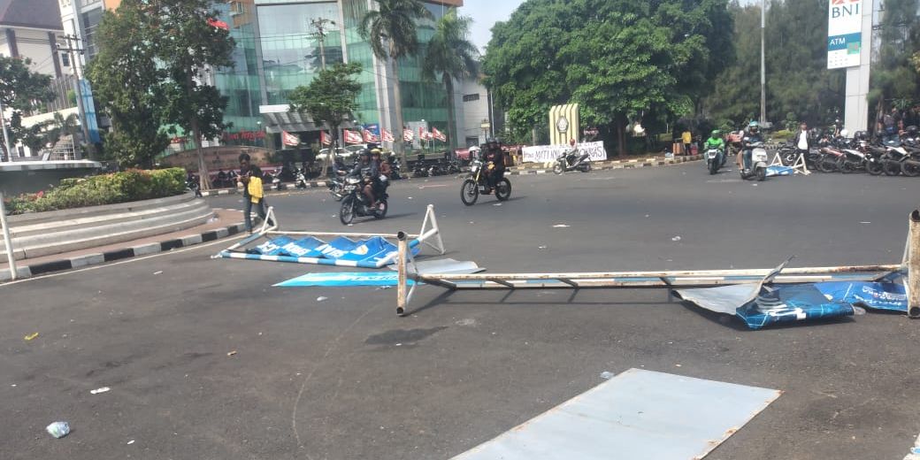 Kondisi Terkini Demo Ricuh Tolak Revisi UU Pilkada di Semarang