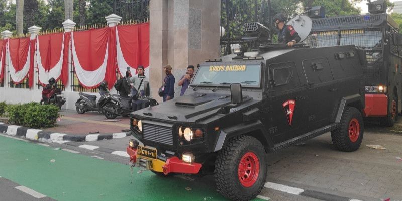 Kendaraan Taktis Bakal Bubarkan Massa di DPR