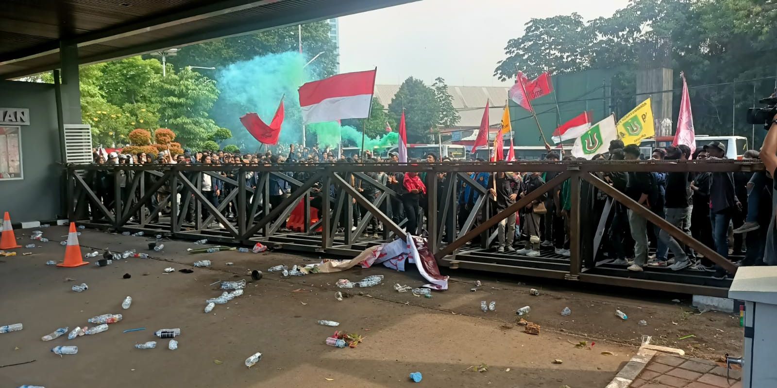 Sisi Lain Demo Tolak Pengesahan RUU Pilkada di DPR, Banyak Hal Tak Terduga Terjadi