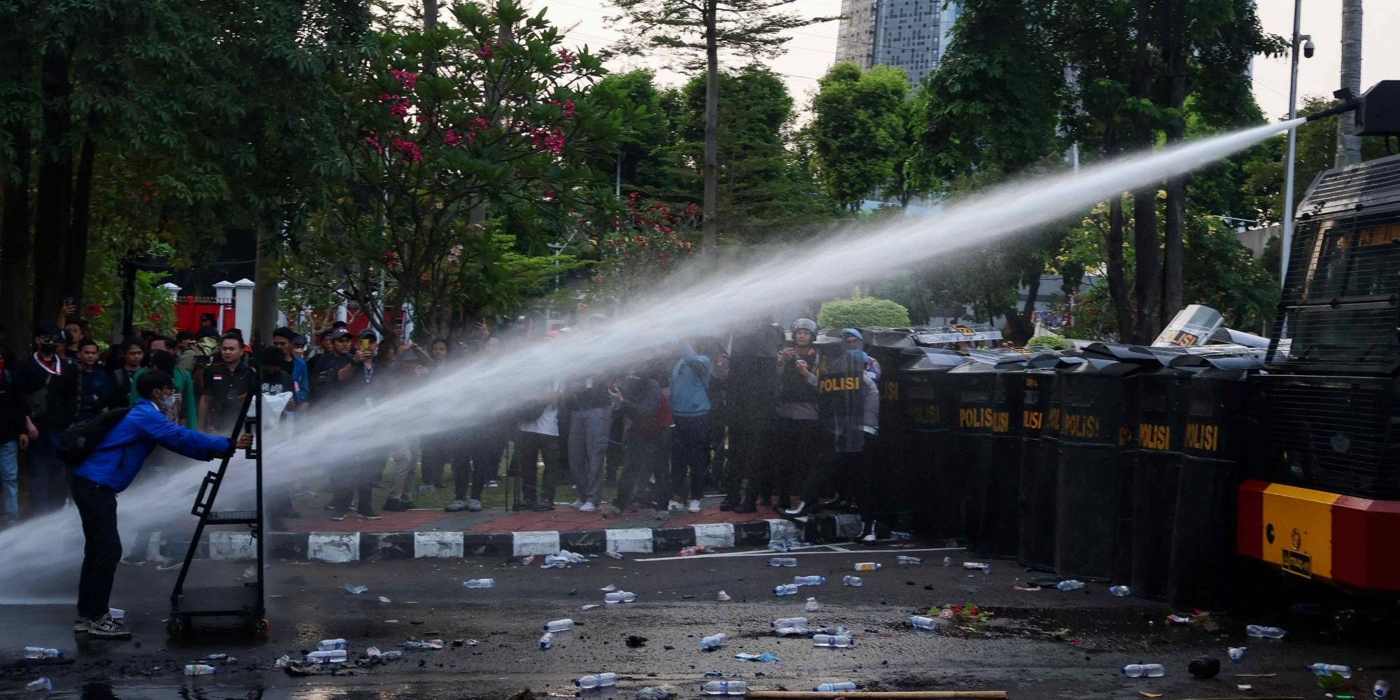 Amnesty International Soroti Kekerasan Polisi ke Massa Demo Penolakan RUU Pilkada