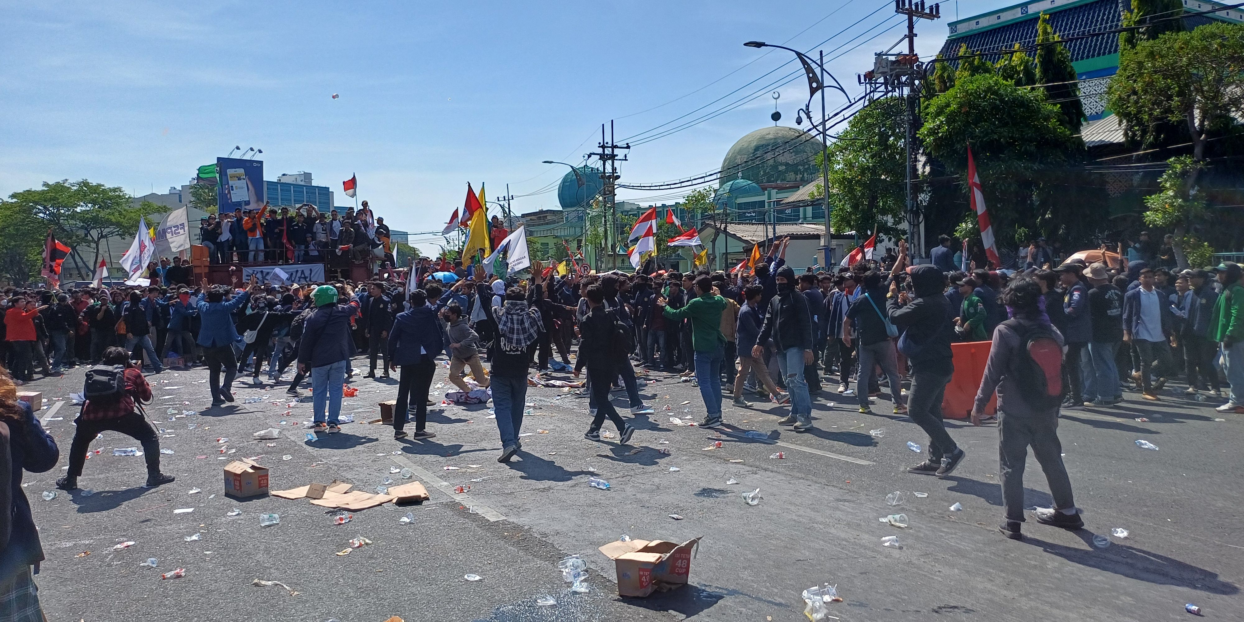 Dosen Diburu Mahasiswa Cari Tandatangan Padahal Lagi Ikut Demontrasi RUU Pilkada, Aksinya jadi Sorotan