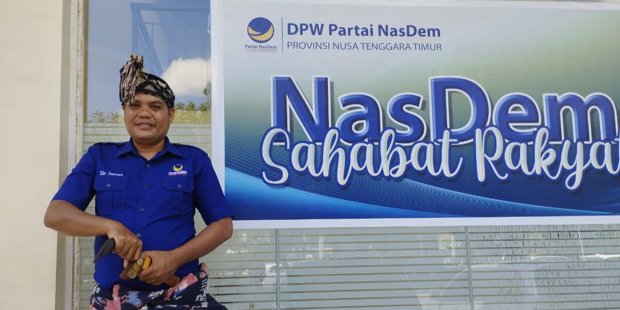 Maju Pilgub NTT, Simon Petrus & Adrianus Garu Klaim Diantar Ribuan Pendukung Saat Daftar ke KPU 27 Agustus