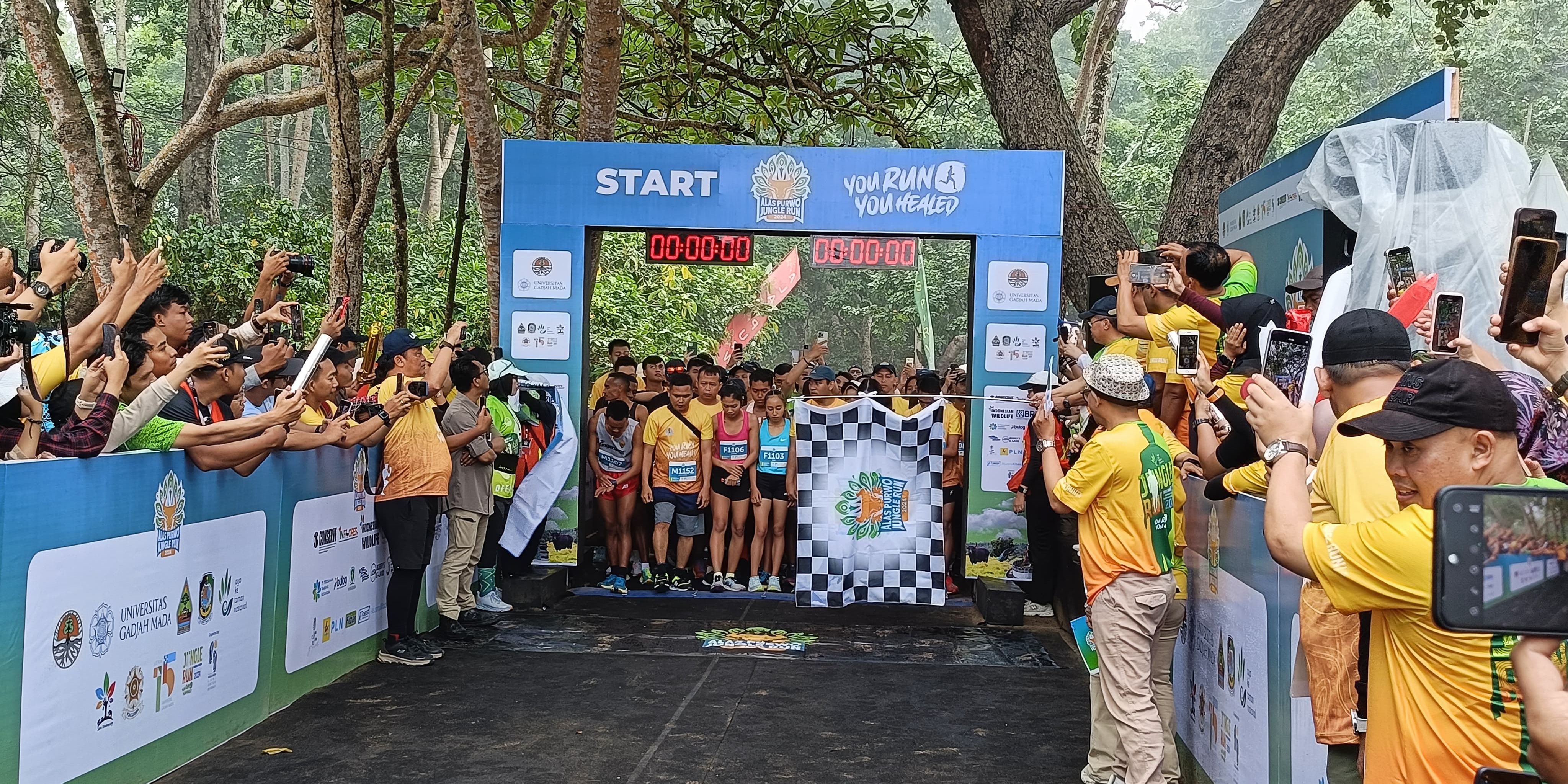 Serunya Berlari Susuri Hutan dan Pantai di Alas Purwo Jungle Run