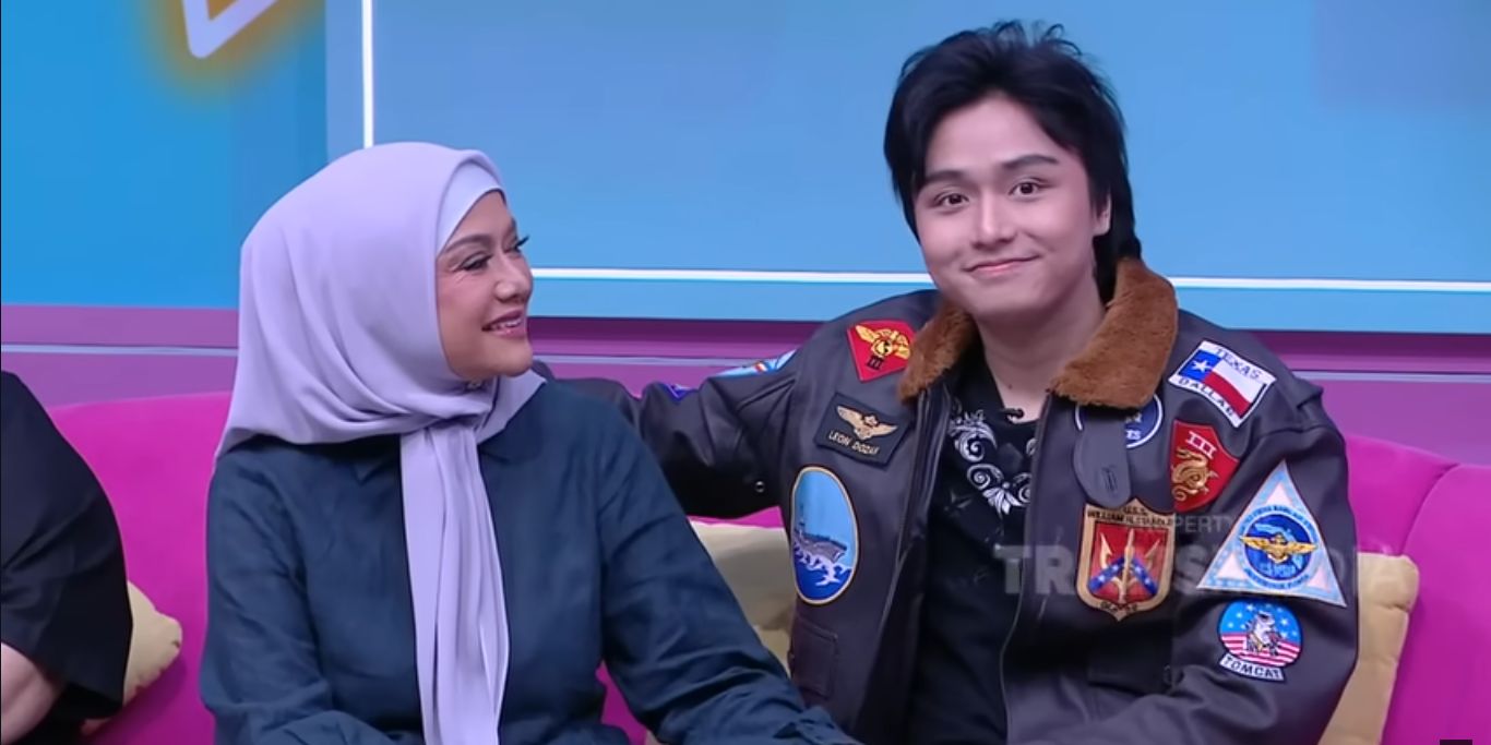 Ganteng dan Putih, Leon Dozan Sangat Menyayangi Sang Ibu  'Kapan Lagi Kita Berbakti kepada Ortu'