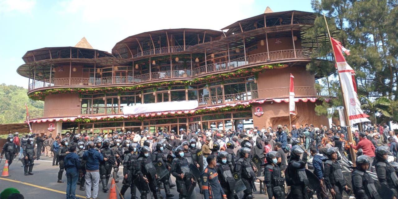 Pedagang Lain Protes, Pemkab Bogor Jelaskan Alasan Restoran Ini Tak Dibongkar dari Jalur Puncak