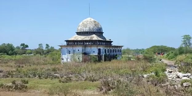 Potret Masjid di Tengah Lumpur Lapindo Berdiri Kokoh Sampai Sekarang, Dulu Digunakan Ibadah Kini Tak Lagi Berfungsi