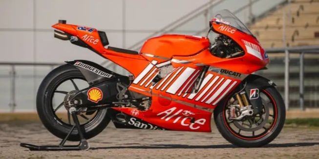 Motor Casey Stoner yang digunakan di MotoGP akan dilelang dengan harga yang sangat tinggi.