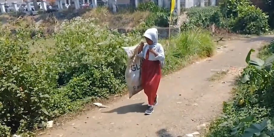 Kisah Bocah SD di Lebak Rela Jadi Pemulung Setiap Pulang Sekolah, Ingin Bantu Ekonomi Keluarga