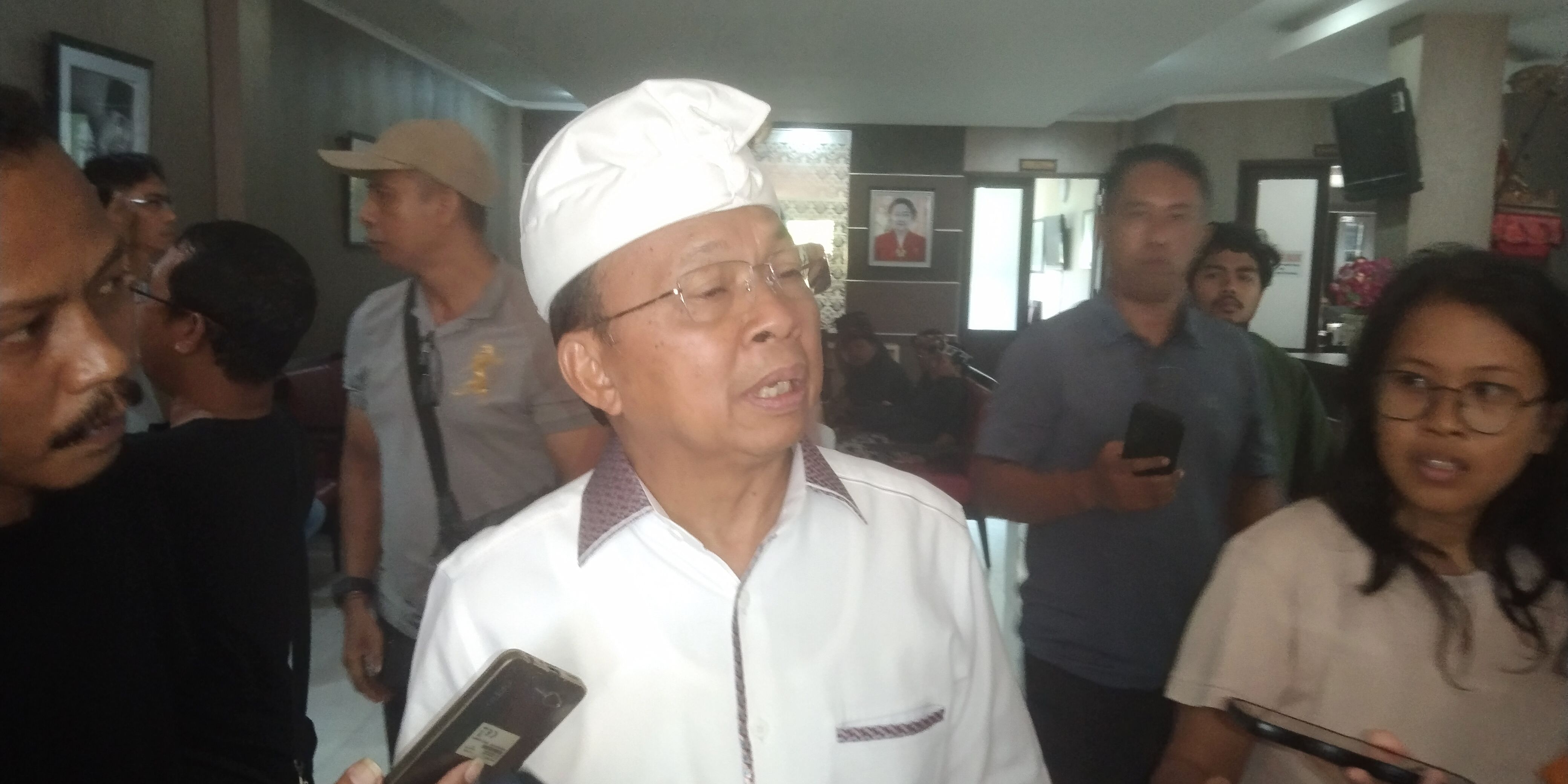 Bacagub Koster Setuju Kampanye Tanpa Baliho: Supaya Wisata Bali Apik dan Tidak Carut Marut