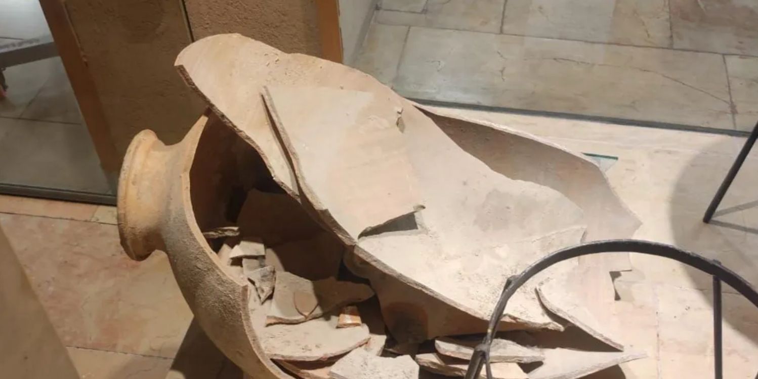 Anak 4 Tahun Pecahkan Guci Kuno Berusia 3.500 Tahun di Museum Israel