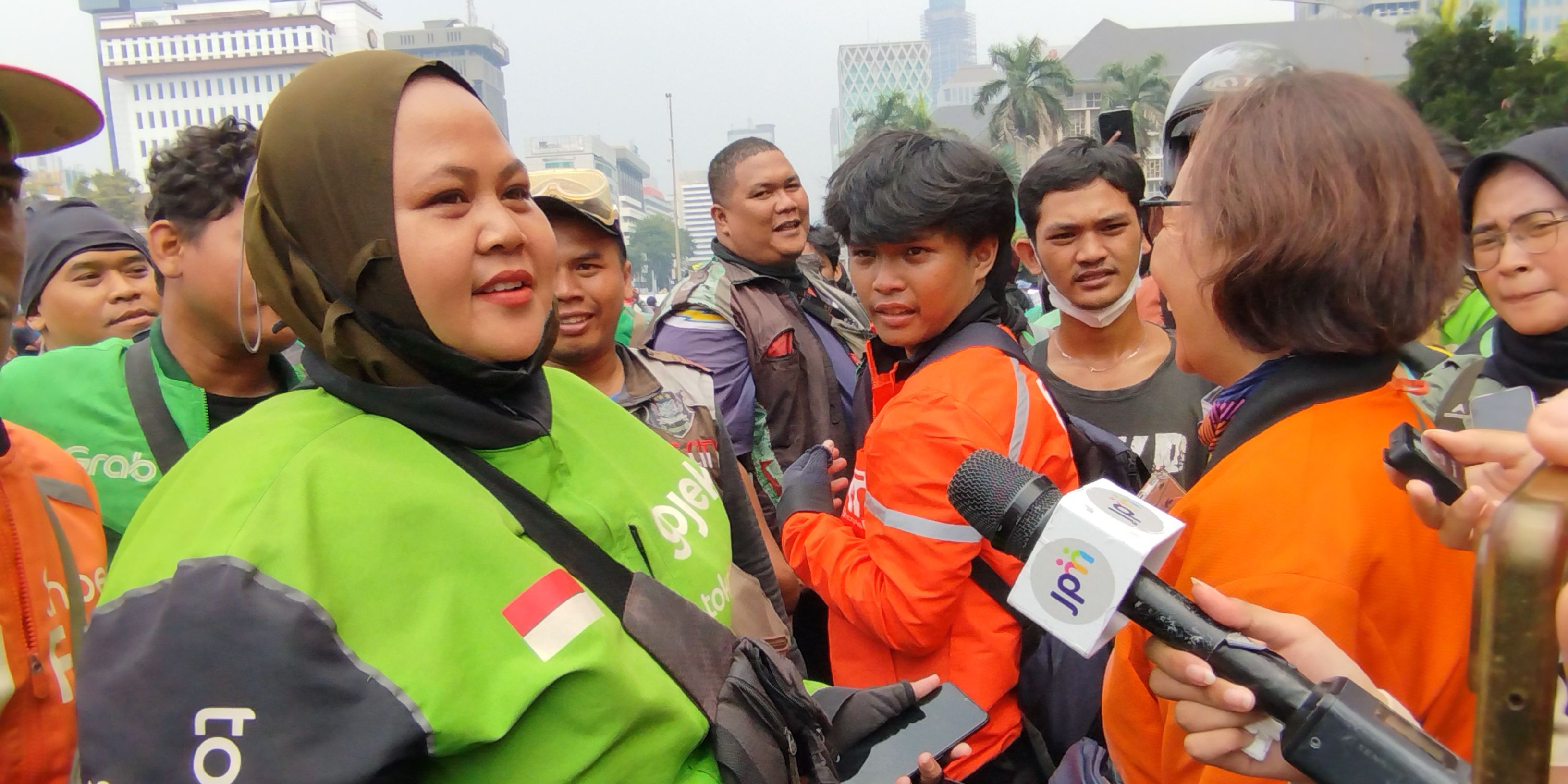 Jerit Ojek Online: Mulai Perkara Suspend Hingga Tingginya Potongan