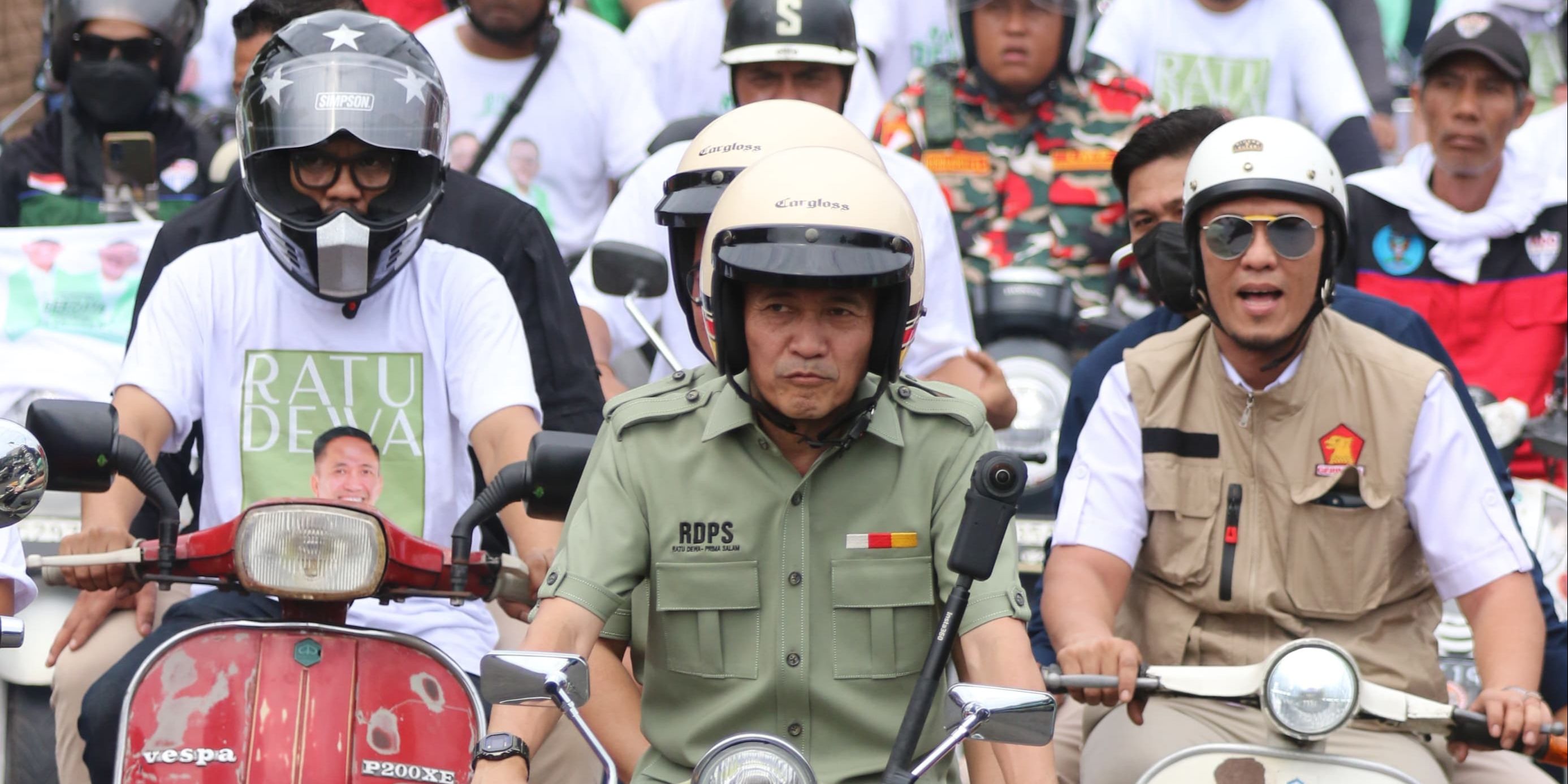 Ratu Dewa-Prima Diantar Pendukung Naik Vespa Klasik Daftar Pilkada Palembang