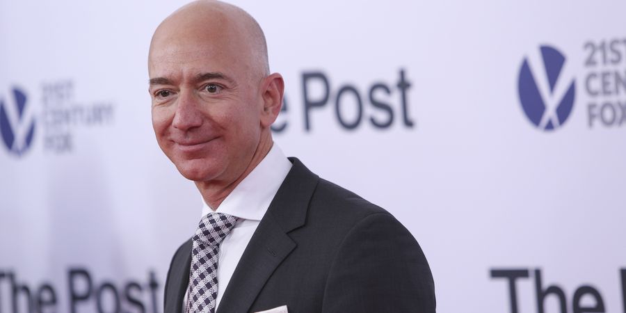 Fakta Mencengangkan Jeff Bezos, Orang Kaya Dunia tapi Masih Pakai Meja Tua yang Dibeli Sejak 1995