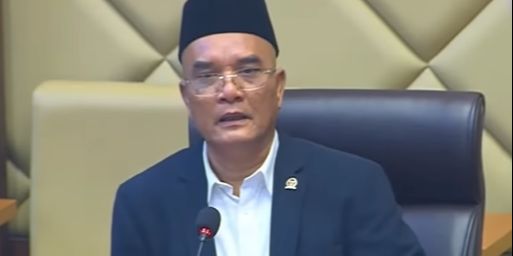 Wakil Ketua Pansus Angket Haji Kesal Sampai Gebrak Meja Dengar Penjelasan Kemenag Soal Jemaah yang Enggak Berangkat