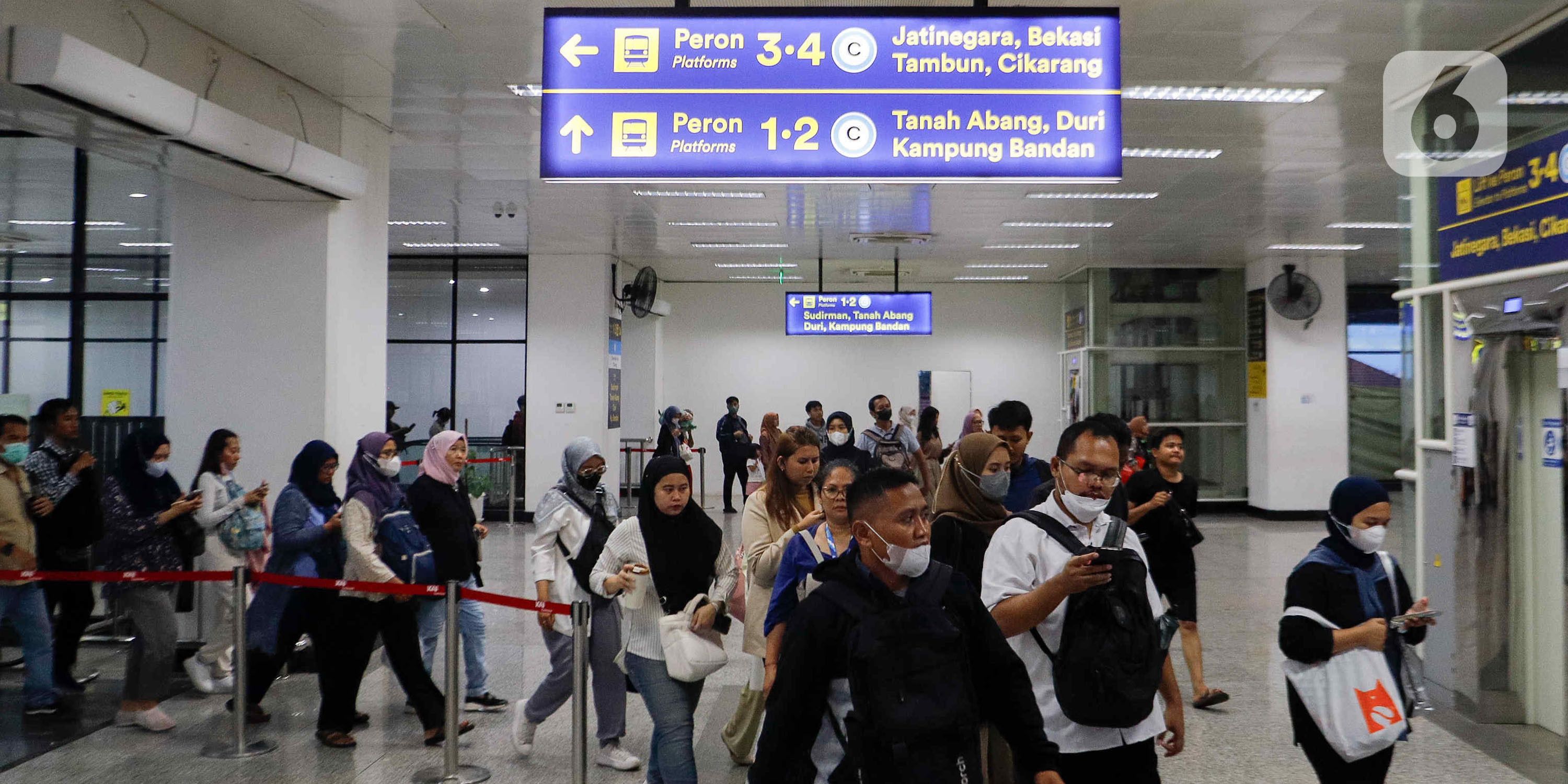 Subsidi Tarif KRL Jabodetabek Berbasis NIK, YLKI: Kebijakan Absud, Potensi Chaos!