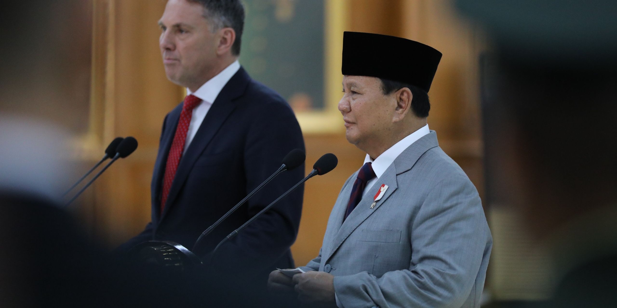 VIDEO: Isi Hadiah Kotak Besar Prabowo Kejutkan Wakil PM Australia di Markas Akmil