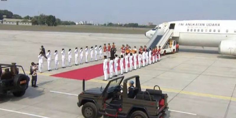 Duplikat Bendera Pusaka dan Teks Proklamasi Tiba di Jakarta