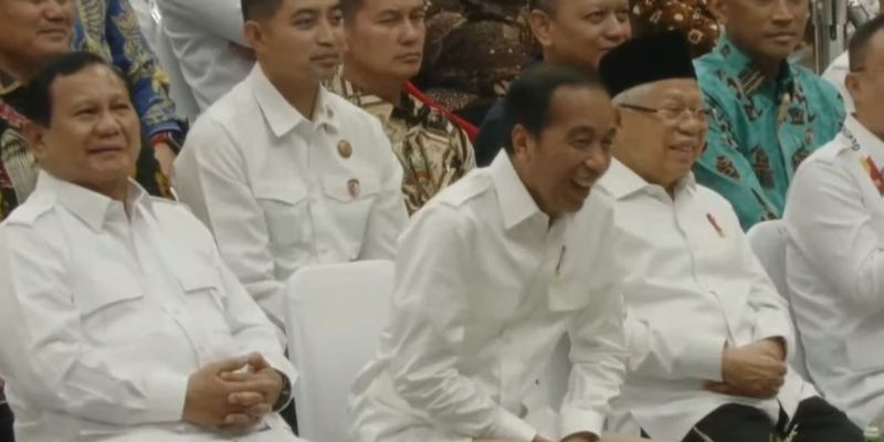 Senyum dan Tawa Lepas Jokowi di Apel Akbar Kader Gerindra