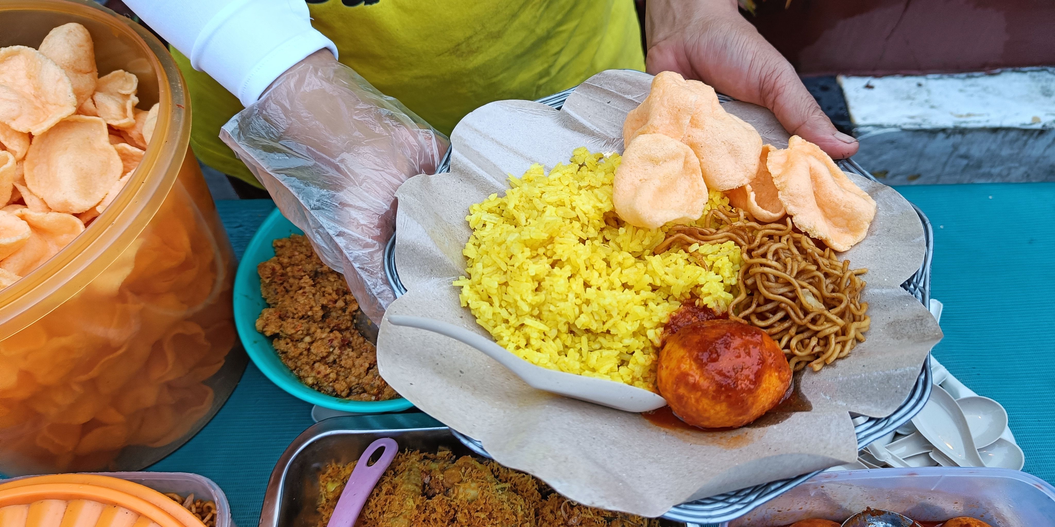 Serunya Berburu Sarapan Nasi Kuning Rp3 Ribu di Cianjur, Ternyata Penjualnya Konglomerat Terkenal