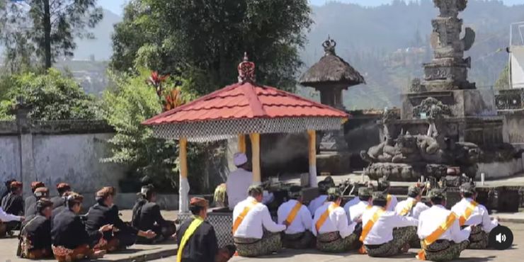 Melihat Pelaksanaan Upacara Adat Karo di Pasuruan, Cara Unik Warga Bersihkan Diri dan Lingkungan dengan Rapalan Doa