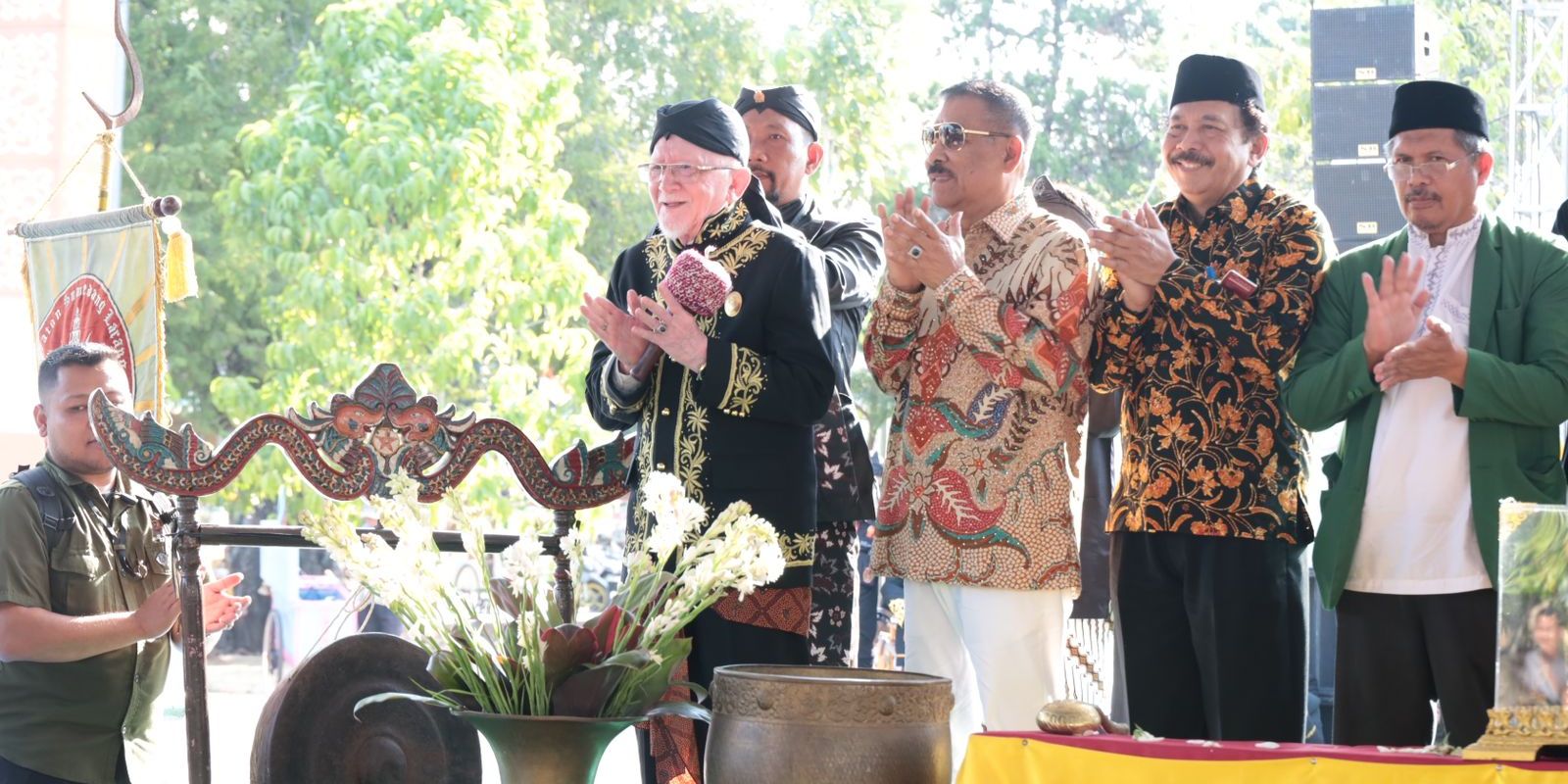 Potret Kepala BPIP Kirab Alit dan Jamasan Pusaka di Sumedang