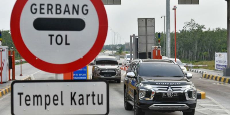 Resmikan Bagian dari Jalan Tol Trans Sumatera, Jokowi: Tinggal 40 Km Lagi Sampai ke Danau Toba