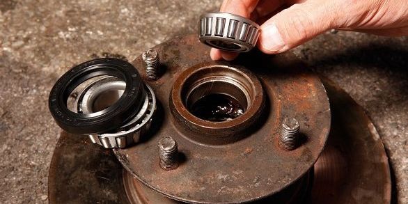 Tanda-Tanda Bearing Roda Mobil Rusak dan Cara Memeriksanya