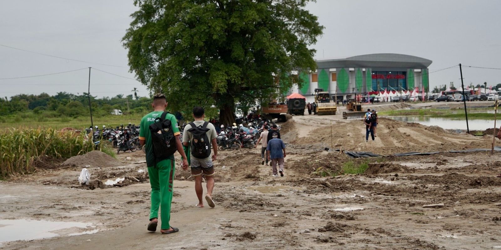 Panitia Angkat Bicara soal Jalan Menuju Venue Cabor Voli PON XXI yang Berlumpur